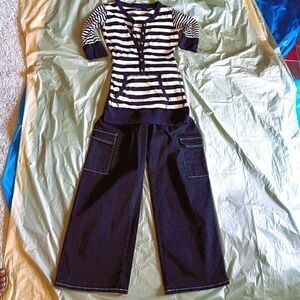 COTTON FOREVER 21 BLK CARGO PANTS, M, & COORDINATED "POOF" STRIPED TOP, L